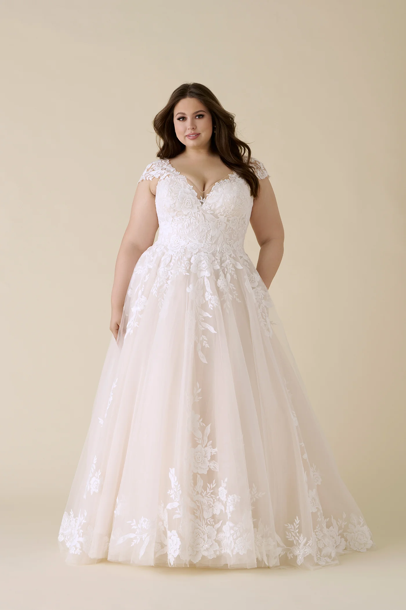 Robe de Mariée Grande Taille avec appliqués de dentelle sur Tulle silhouette en A