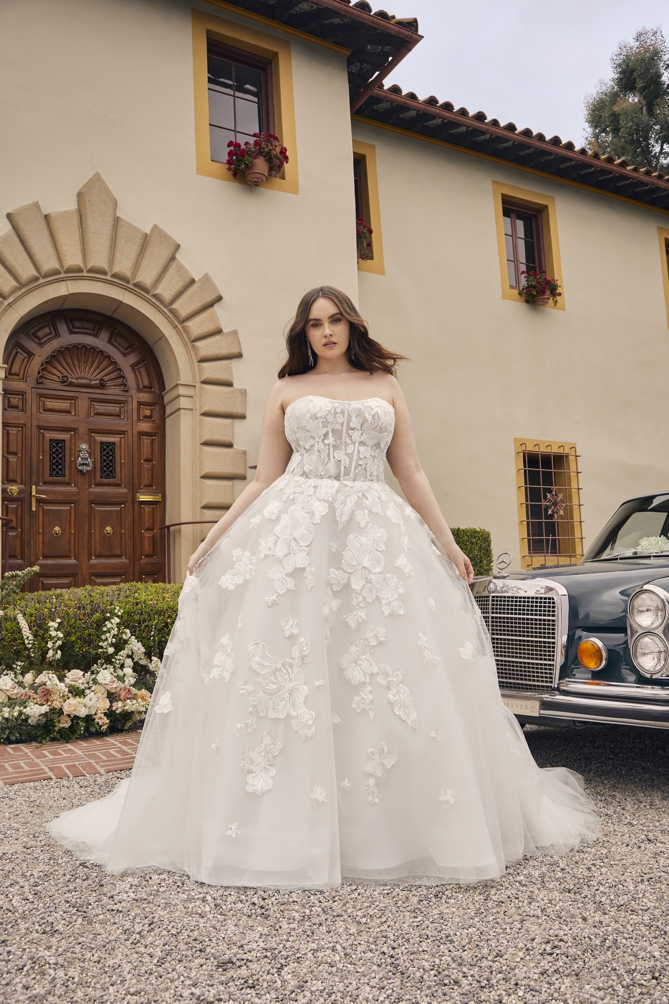 Robe de Mariée en grande taille en tulle avec bustier et jupe évasée