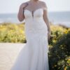 Robe de Mariée Grande Taille silhouette sirène avec appliqués sur dentelle