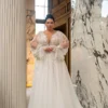 Robe de Mariée en Tulle spectaculaire réalisable en grande taille avec décolleté généreux