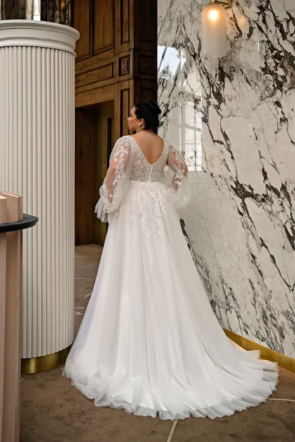 Robe de Noce pour grande taille provoquante avec un haut au tissu transparent qui laisse entrevoir la peau
