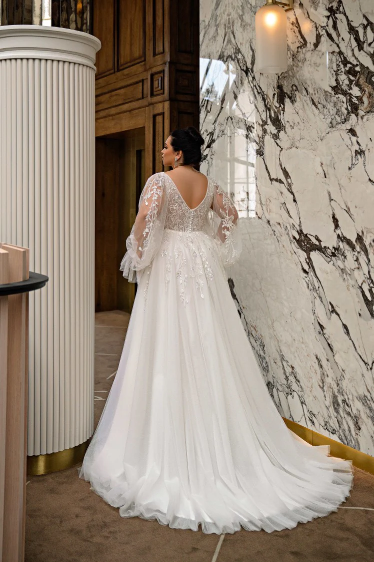 Robe de Noce pour grande taille provoquante avec un haut au tissu transparent qui laisse entrevoir la peau