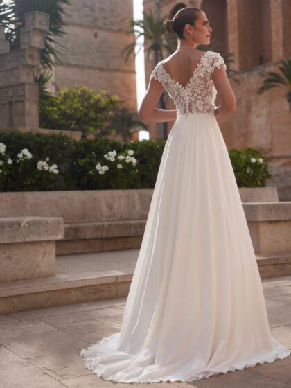 Robe de noce facon princesse des champs avec haut en dentelle et bas en mousseline