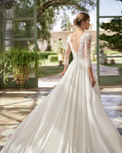 Robe de mariée soigné dans un style bohème princesse avec dos attrayant