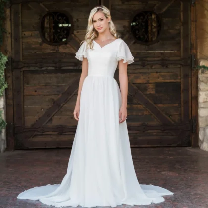 Robe de Mariée façon Champêtre Vintage en mousseline avec tombé droit au sol