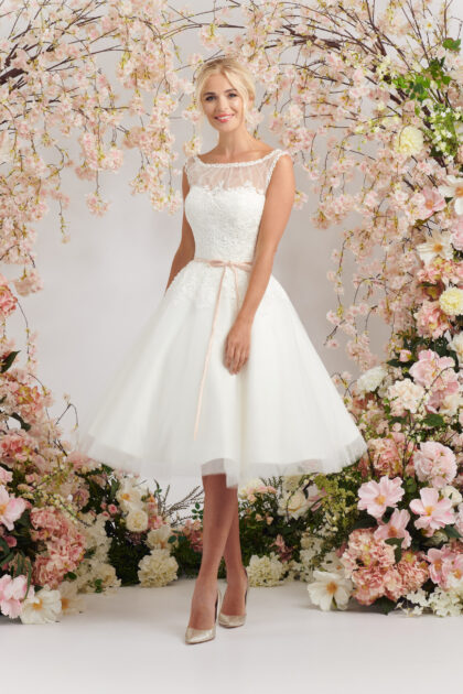 Robe de Mariage mêlant Tulle et dentelle dans une version champêtre moderne