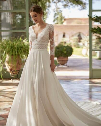 Robe de Mariée Princesse Bohème en dentelle et satin dans une silhouette classique A