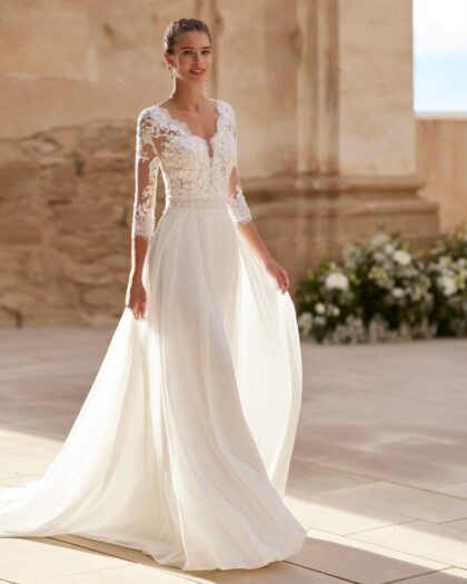 Robe de Mariée couverte de dentelle sur illusion avec jupe fluide en mousseline de soie