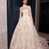 Robe de Mariée Dentelle silhouette Princesse avec contraste entre un haut enveloppant et une jupe évasée