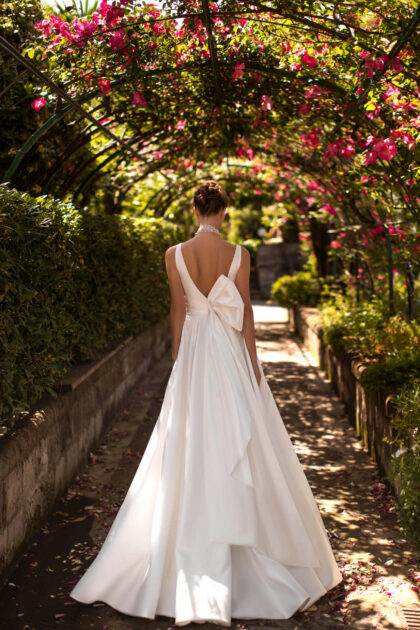 Robe de noce romantique en organza avec nœud décoratif au dos