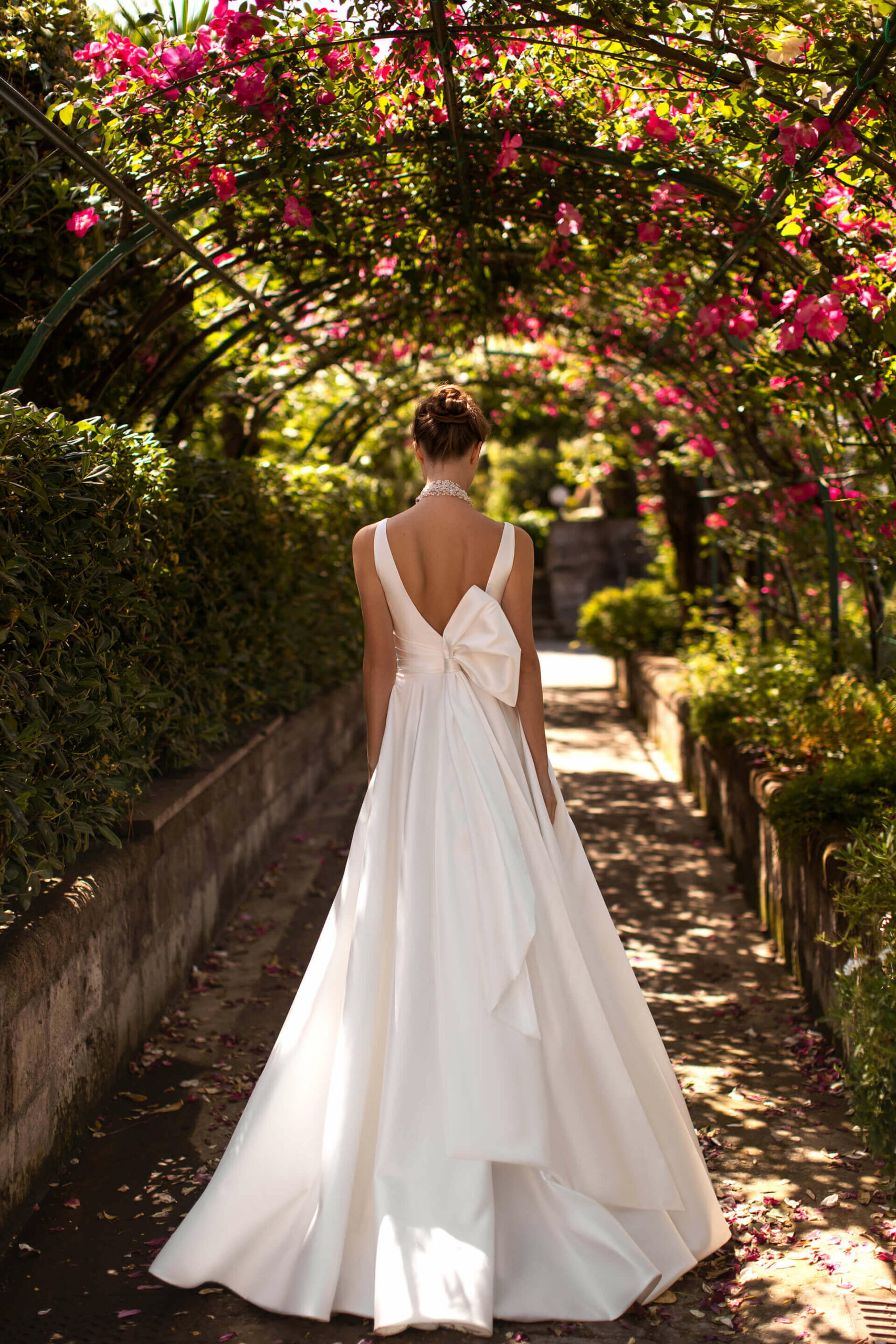 Robe de noce romantique en organza avec nœud décoratif au dos