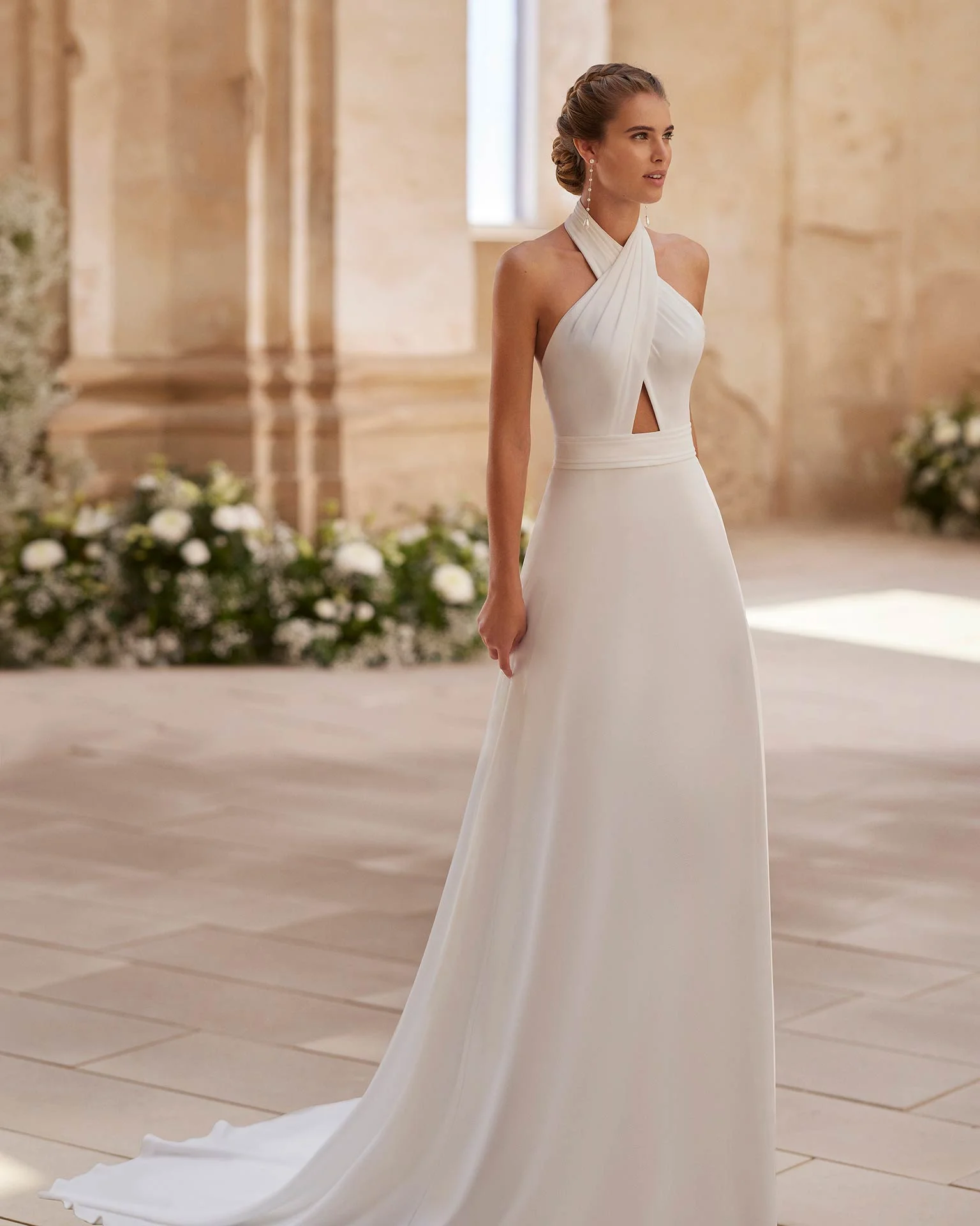 Robe de mariage en mousseline de soie avec dos nu