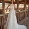 Robe de Mariée au dos nu faite de dentelle et de mousseline pour le plus grand plaisir des regards