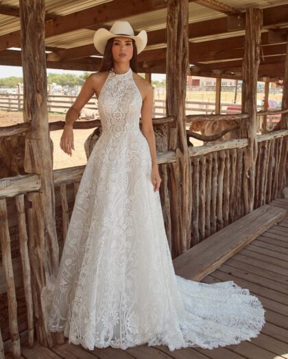 Robe de Mariée au dos nu faite de dentelle et de mousseline pour le plus grand plaisir des regards