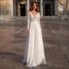 Robe de Mariée aux manches longues en dentelles sue jupe silhouette A en mousseline