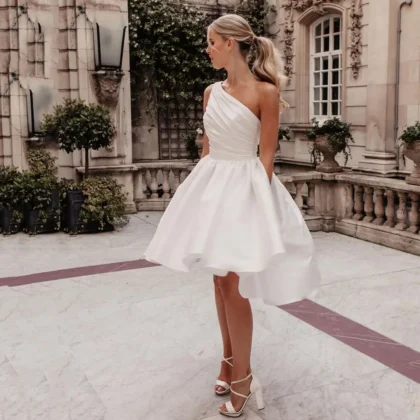 Robe de Mariée courte et asymétrique pour Mariage Civil Romantique