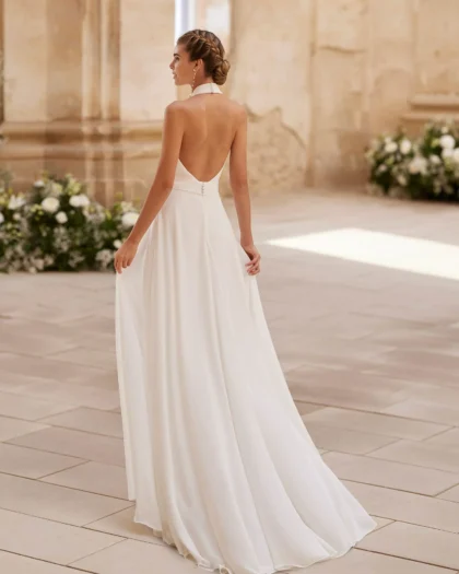 Robe de noce en mousseline de soie fluide avec dos dénudé