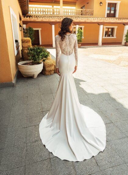 Robe de mariée coupe sirène avec manches longues en satin et dentelle